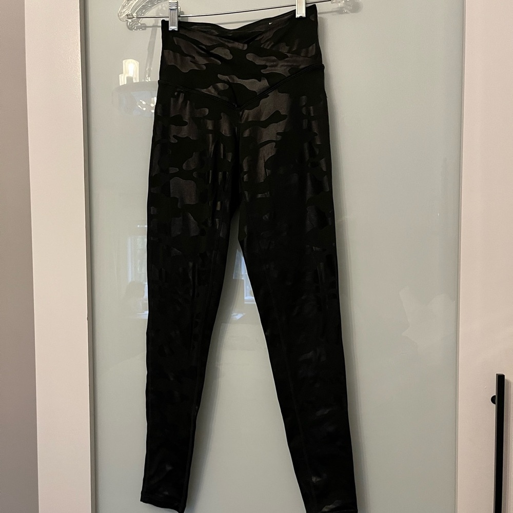 Jenni V Front Black Camo Leggings, Size X-Small